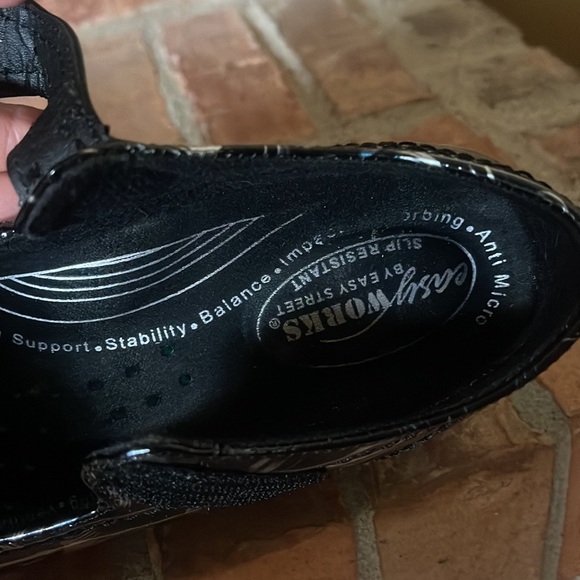 Easy Works by Easy Street Mary Jane Clogs - Picture 8 of 9